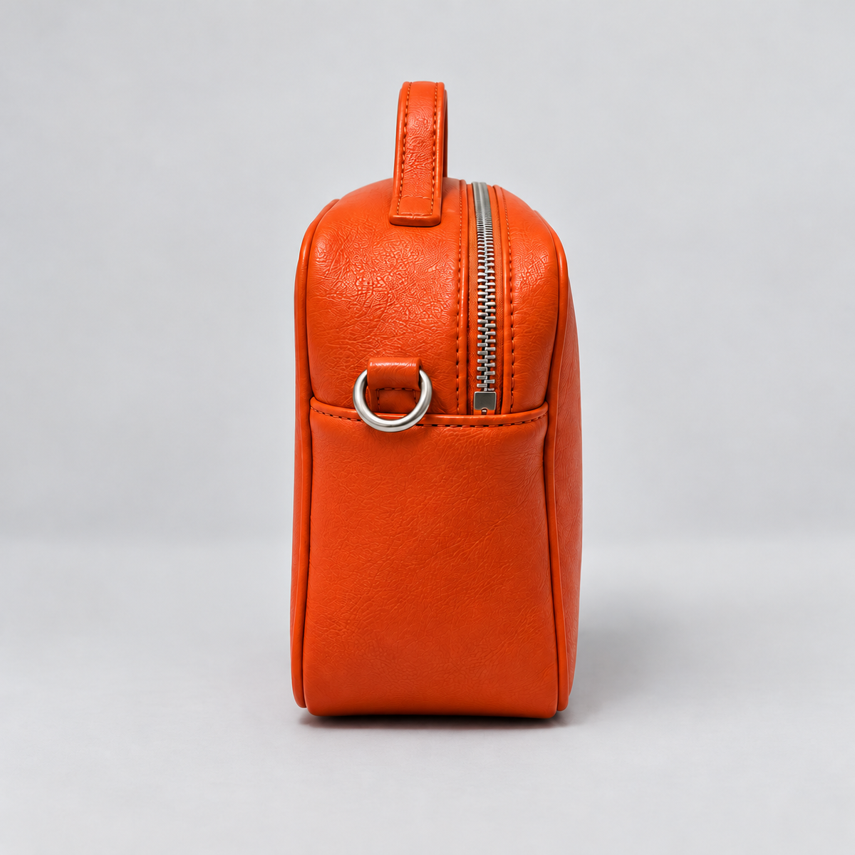 Bottega Paesano Pouch arancione, profilo laterale senza tracolla