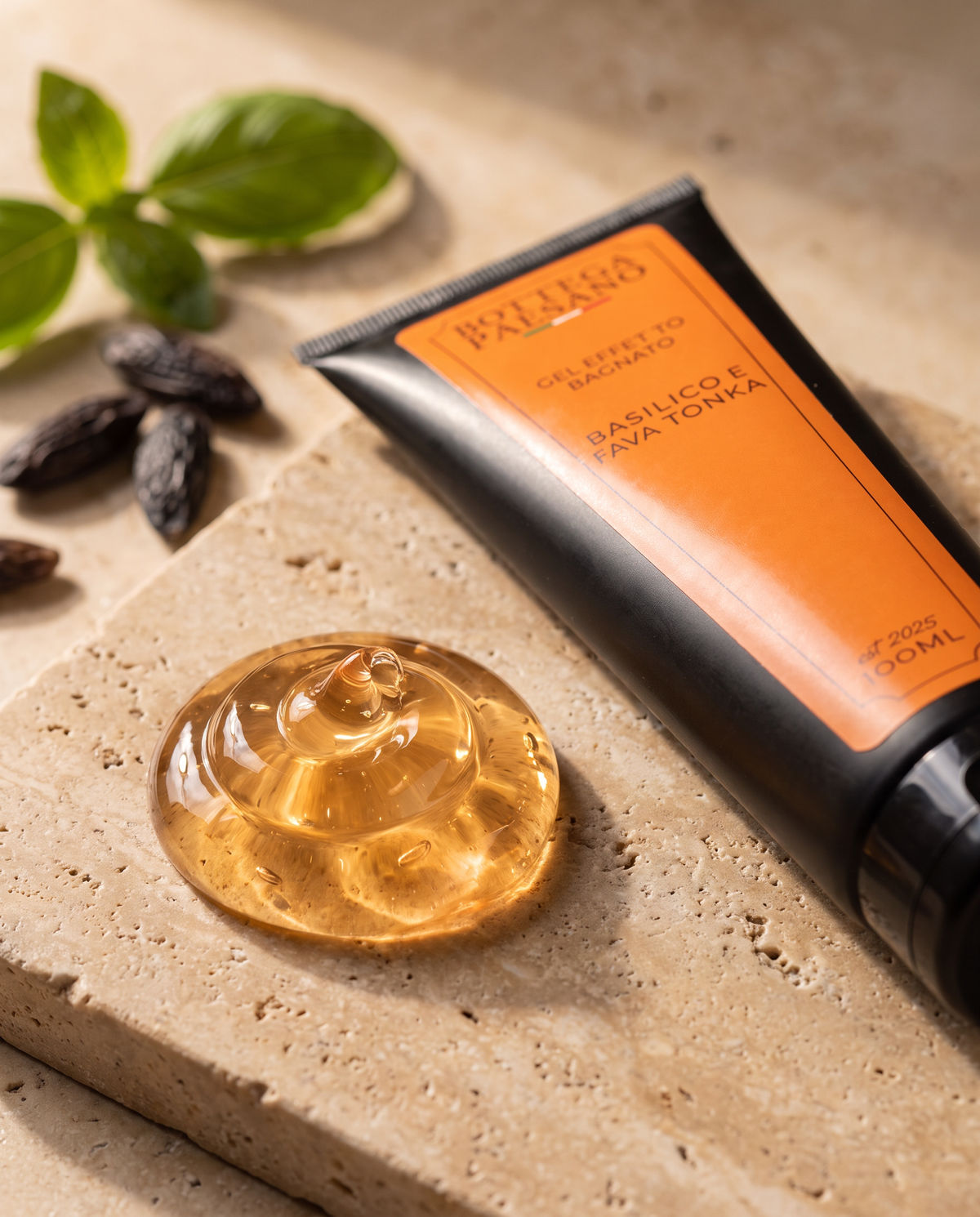Gel Effetto Bagnato Fava Tonka: la texture, gel trasparente ambrato — Bottega Paesano