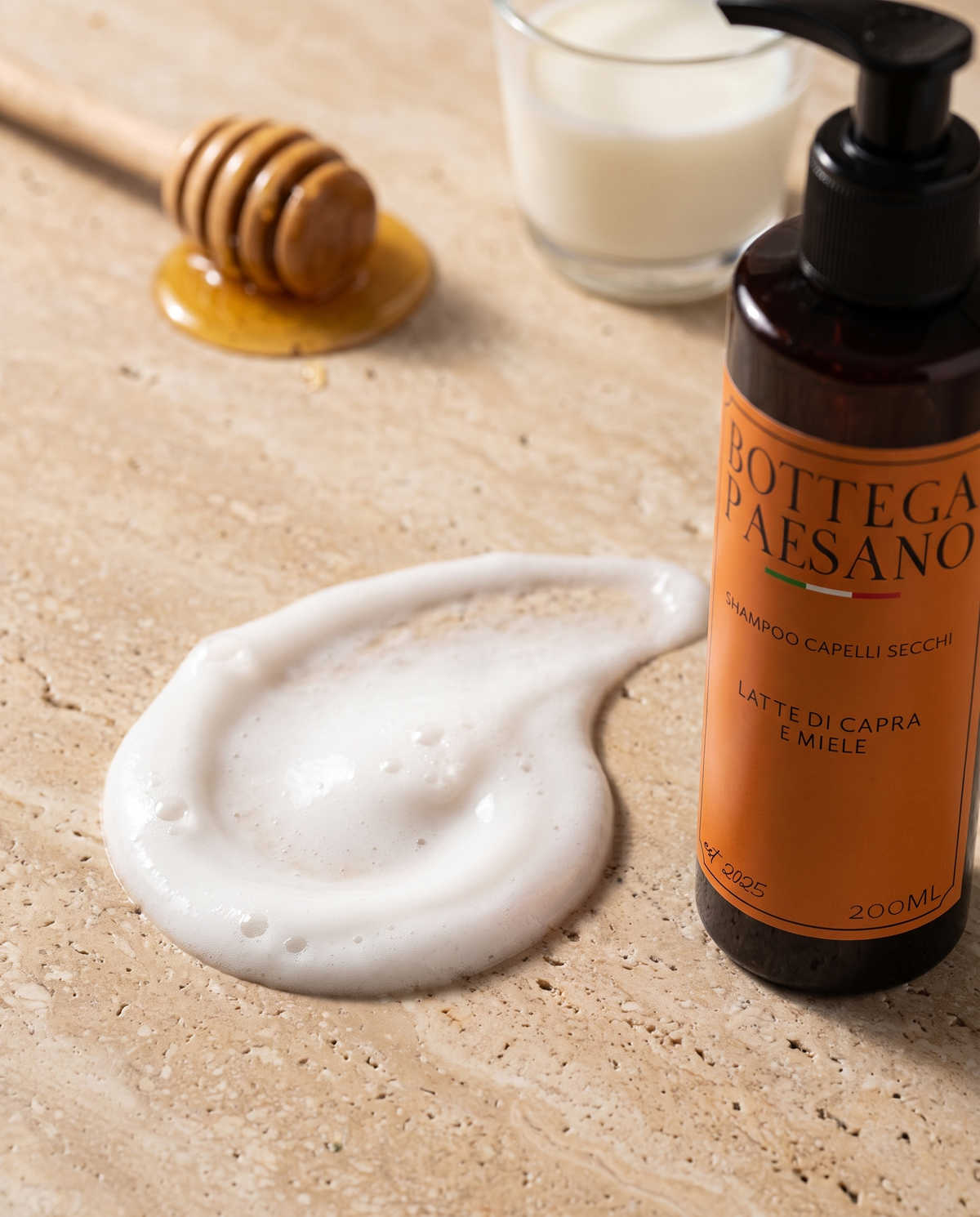 Shampoo Latte di Capra e Miele: la texture, shampoo bianco cremoso — Bottega Paesano