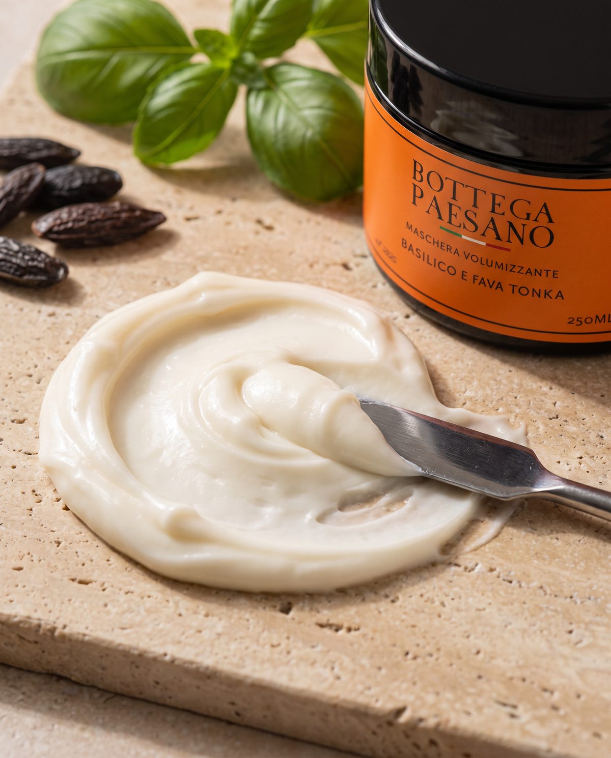 Maschera Volumizzante Fava Tonka e Basilico: la texture, crema bianca — Bottega Paesano