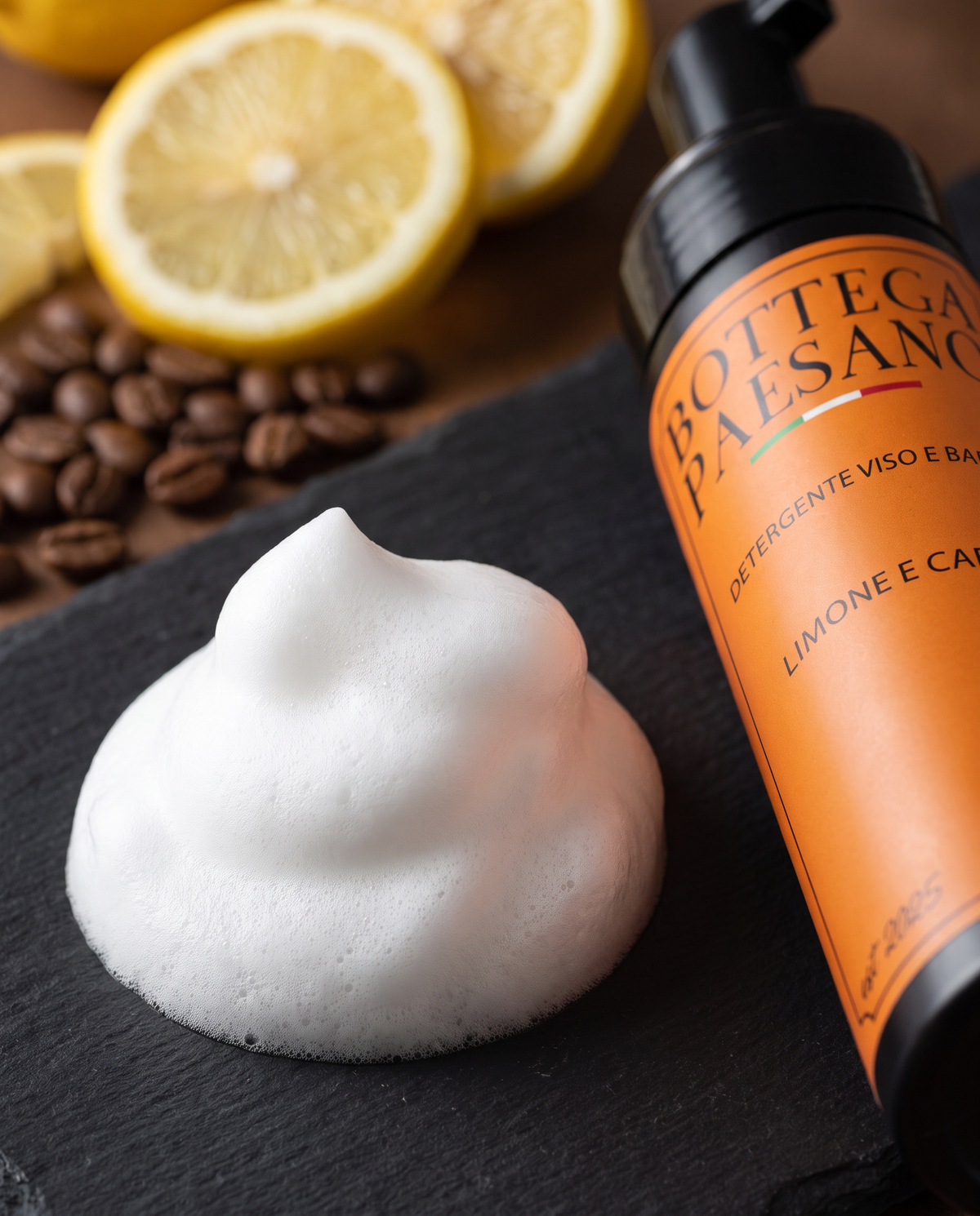Detergente Mousse Viso e Barba: la texture, spuma bianca — Bottega Paesano