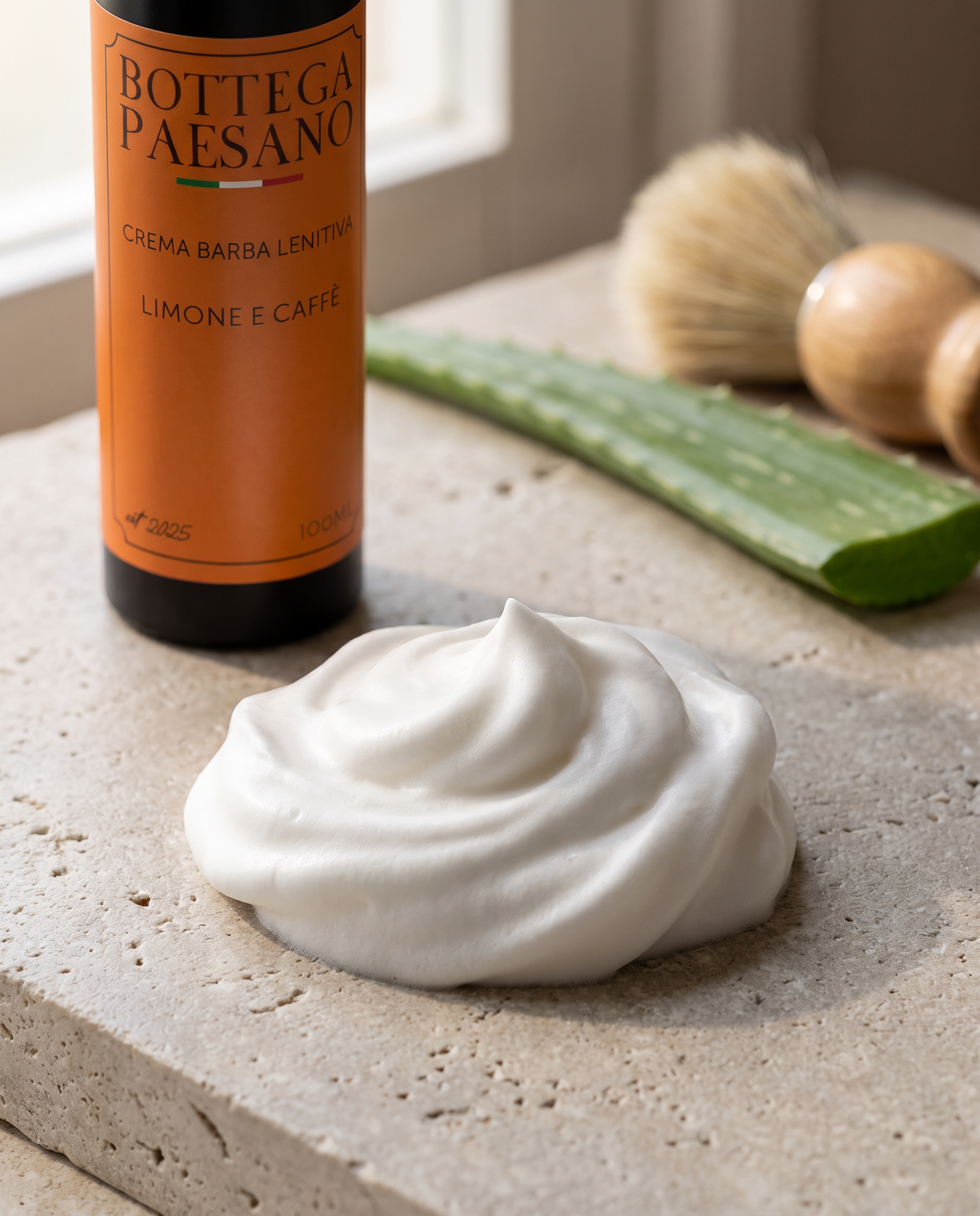 Crema da Barba Lenitiva all'Aloe: la texture, crema bianca — Bottega Paesano