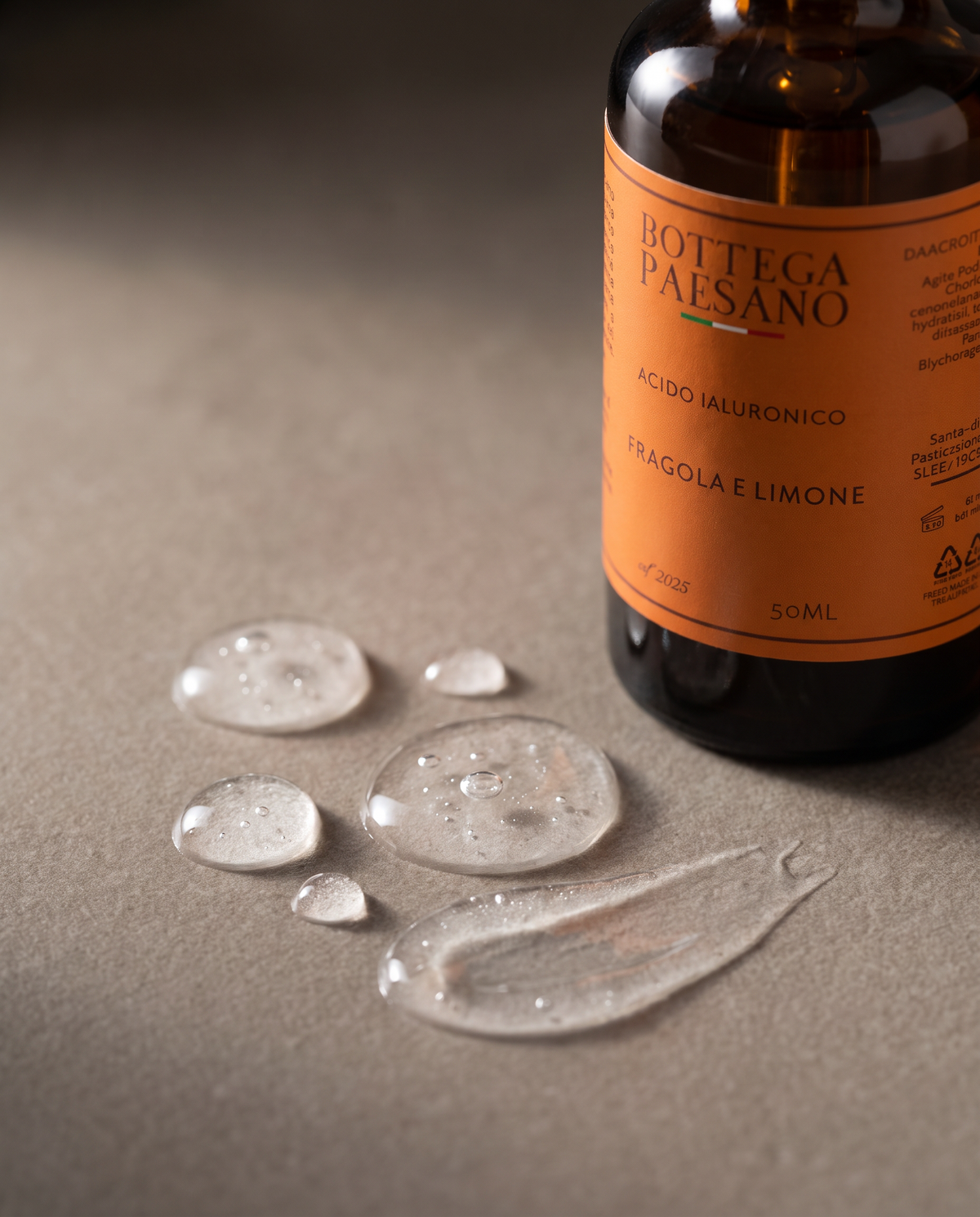Acido Ialuronico 3 in 1 Bottega Paesano: la texture del siero, gel trasparente e leggero